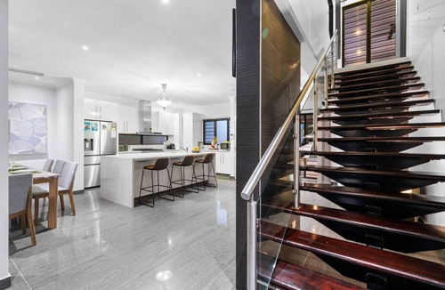 Lyons House | Zen Monarch: Family Luxury Retreat ~ Pool ~ BBQ