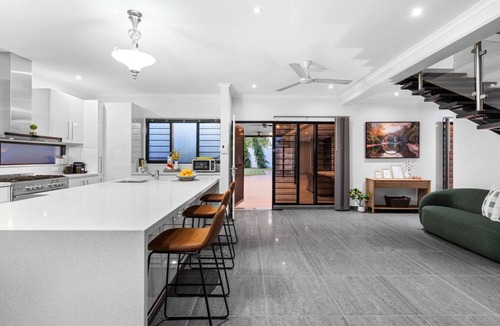 Lyons House | Zen Monarch: Family Luxury Retreat ~ Pool ~ BBQ