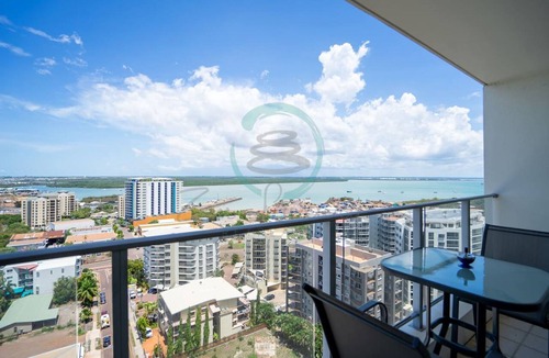 Darwin City Centre Apartment | Zen Ocean Pebble 1-br 1-ba Sea View Retreat