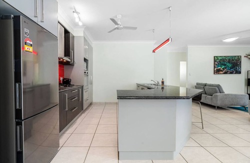 Lyons House | Zen Orient ~ Luxurious 4BR Oasis with Private Pool