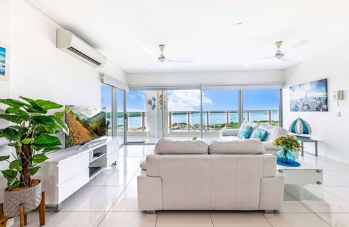 Darwin City Centre Apartment | Zen Sapphire Shore Balcony - Pool - Work Desk