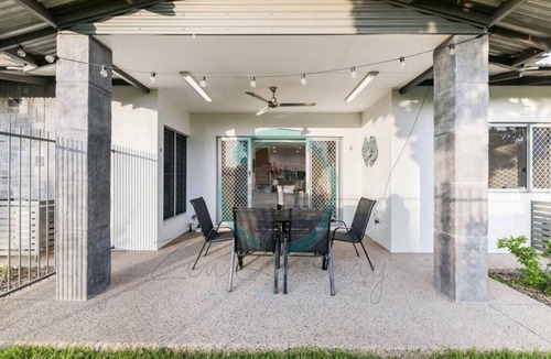 Muirhead Apartment | ZENHOUSE STYLISH - 3BR Home near Shops