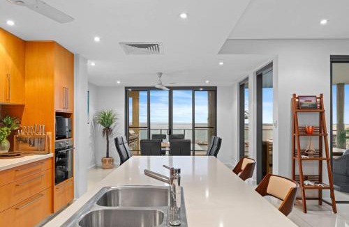 Darwin City Centre Apartment | ZenLux 4BR Waterfront Penthouse Pad 270 Panoroma