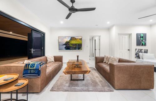 Dundee Beach House | ZenLux Mermaid Sunsets - Beachfront Fishing Retreat