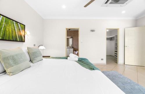 Bayview House | ZenLux Rosewater - Pool - Marina Deck - Bayview Pad