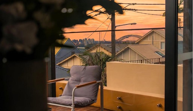 1 Bedroom with Harbour Bridge Views & Balcony in Sydney