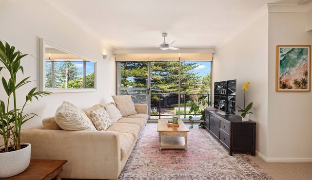 100m to Mona Vale Beach, Parks, Cafes & Restaurants