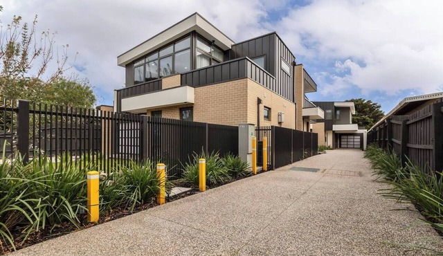 12BR Luxury Escape Near Beach Museum & CBD