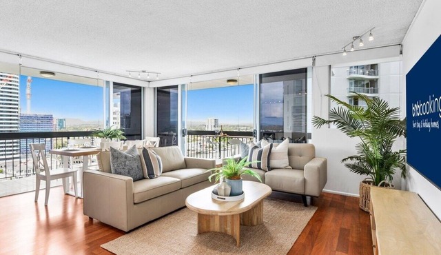 12th Floor Riverfront Retreat Views Walk to Beach