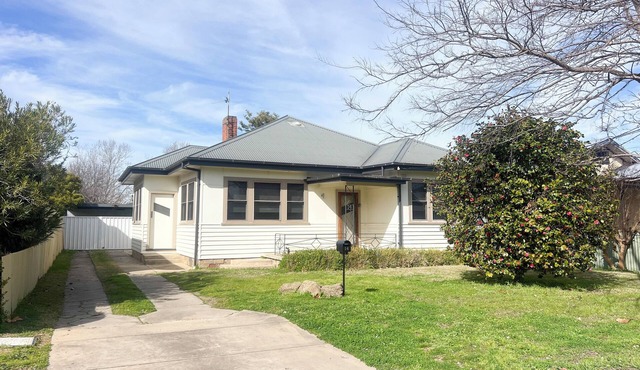 14 Rhoda Avenue, Wagga Wagga