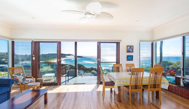 18 Cliff Road - Opposite One Mile Beach!
