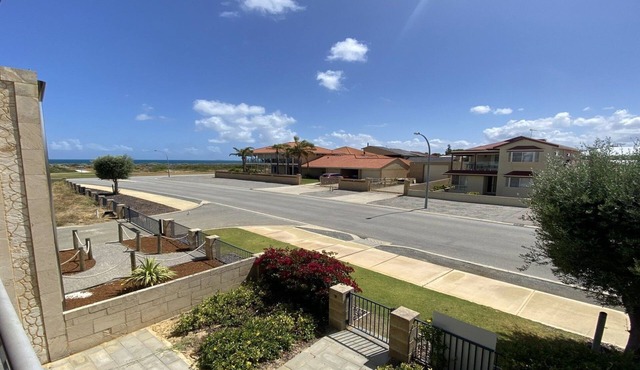 18 On Doust Unit, 18 Seafront Estate