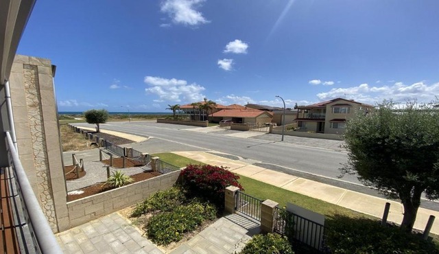 18 On Doust Unit, 18 Seafront Estate