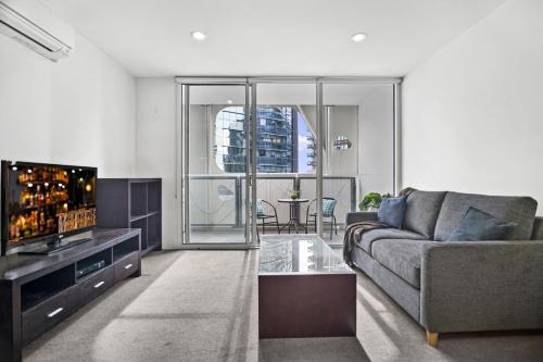 1BR Docklands with Walk to Marvel Stadium & Balcony