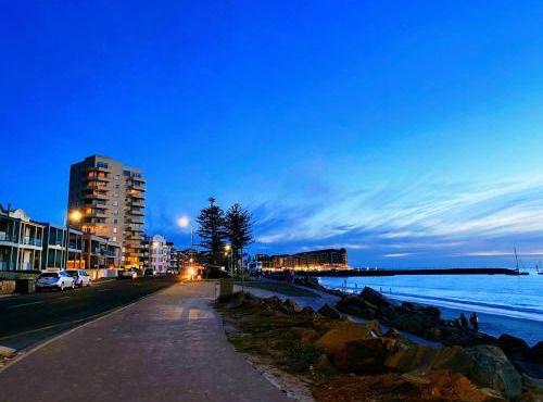 1ENSUITe GLENELG UNIT 31