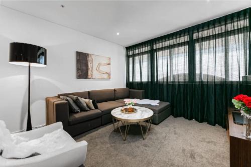 2 bds lovly in heart chatswood108