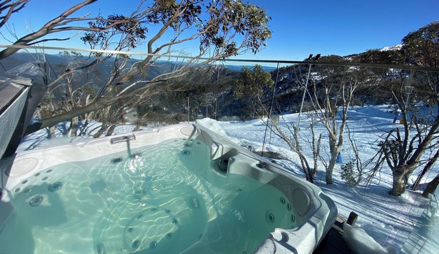 2 Bedroom Apartment with Private Hot tub and amazing views!