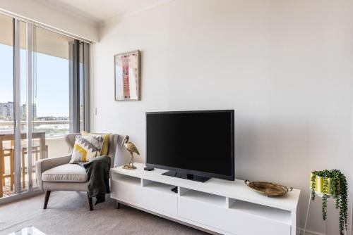 2 Bedroom Darling Harbour Waterviews Pool Sydney