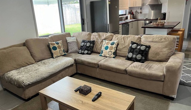 2 bedroom private unit with enclosed back yard