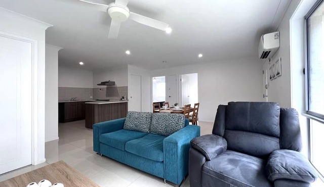 2 Bedroom Self-Contained Accommodation with Aircon in Bellbird Park