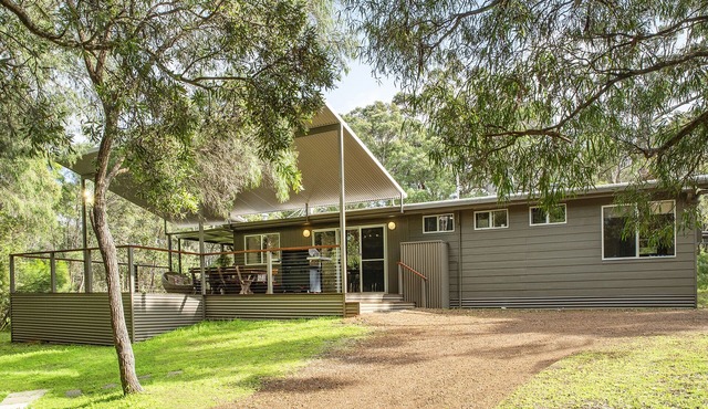 2 minutes to Hamelin Bay beach and house located in a forest location.