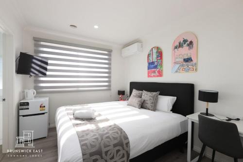 206 Modern King BR with Fast WiFi - Brunswick East - 30 Percent OFF