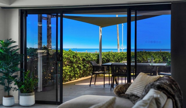 20m to the Ocean | Blue Water Views & Walk to Cafés & Dining
