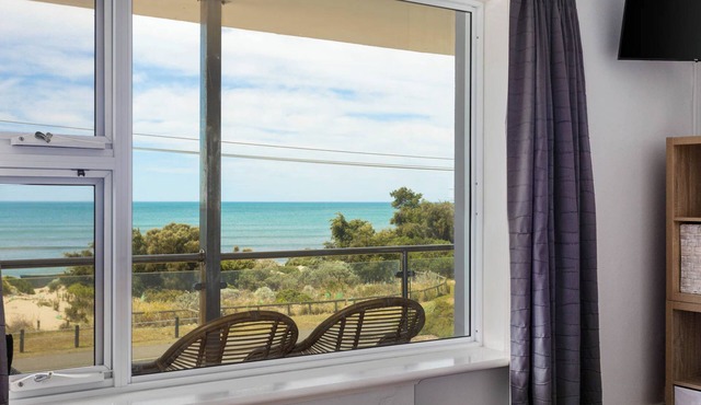 28 Esplanade Victor Harbor: 4 BR, 2 BA House in Victor Harbor, Sleeps 8