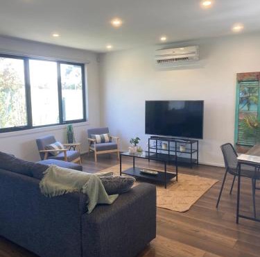2Bedroom Tranquil Townhouse CLOSE TO CITY & AIRPORT