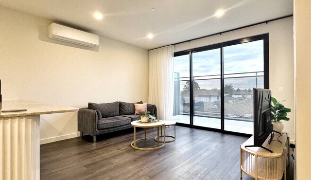 2BR 2BA Modern Manor House - Steps from Monash Uni