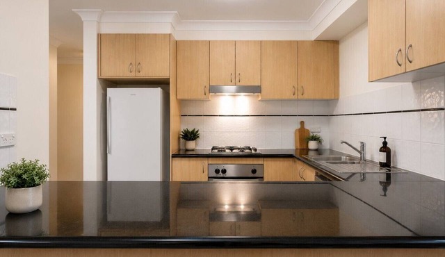 2BR Apartment Central Rail Station CBD Free Parking
