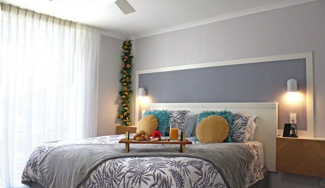 2BR Apartment with Pool & Tennis Court, Walk to Beach & Shops