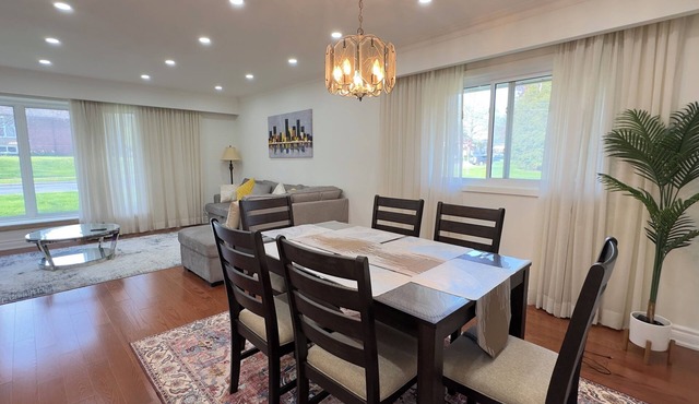 3 Bed 2 Bath Bungalow, easy commute, 30 min to DT in Toronto