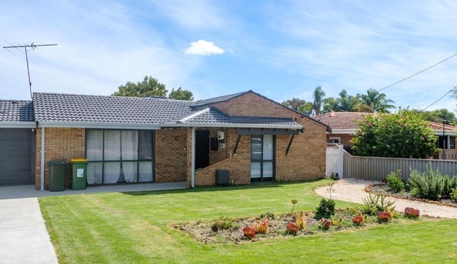 3-Bed home with large backyard