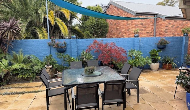 3 bedroom house. 3 km to Dee Why beach.
