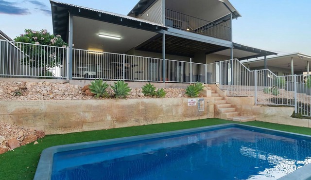 3 Kestrel Place - complete with private pool