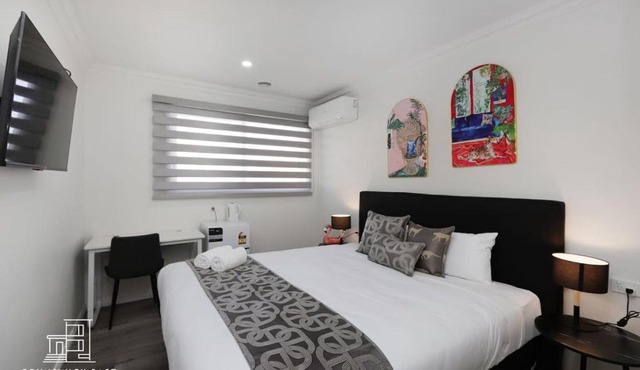 30 Percent OFF 202 Cozy Queen BR with Fast WiFi - Brunswick East
