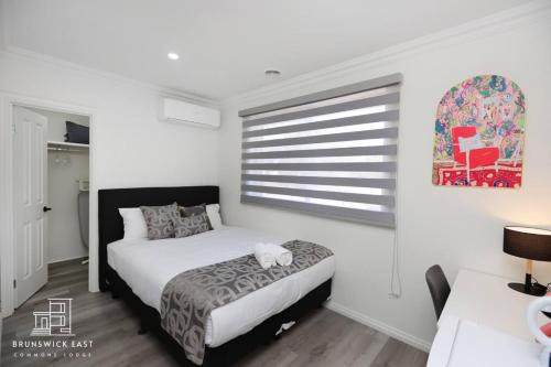 30 Percent OFF 203 Premium Queen BR with Fast WiFi - Brunswick East