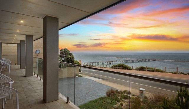 35 Degrees South by Wine Coast Holidays Rentals