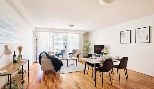 3BR CBD Apartment | Pool, Parking, Gym, Skylines