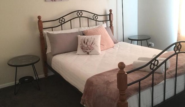 3ree- Spacious & Charming Apartment