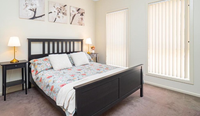 4 BR Home with Garage- short walk to shops, cafe, dining, and supermarkets