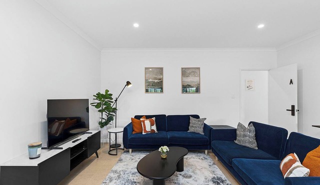 4BR Carlisle Stay Near Airport & Stadium Sleeps 8