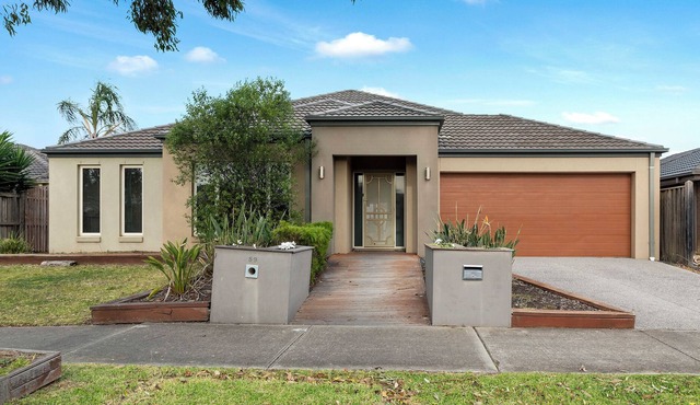 4BR Designer Stunning House for 8 in Tarneit