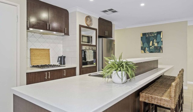4BR Family Retreat with Outdoor Spa and Free WiFi
