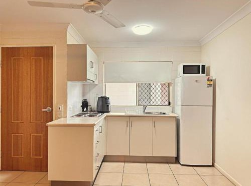 5 37 St Francis Dr Neat 1BR AC Parking