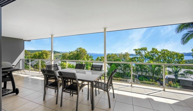 5 Blue Water Views 5 - a luxuriously appointed, two bedroom apartment in Whitsundays