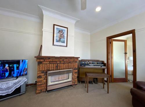 6 Beds-Whole House with 4 bedrooms -Stawell - share accommodation - 3 rooms for 5 gusts are available