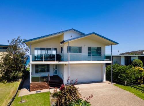 9 Dickinson Avenue-Absolute beachfront!