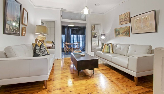 A La Maison - CBD Location, Parisian Influence